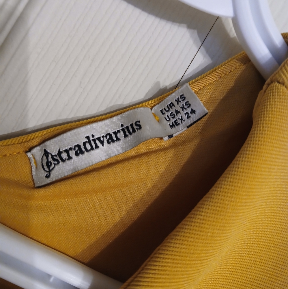 Stradivarius Mustard Crop Top With Corset Back Size XS + (Can fit S) - Picture 5 of 5